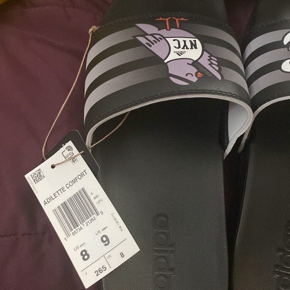 Very nice and new it is with its complete box. - Picture 2 of 2